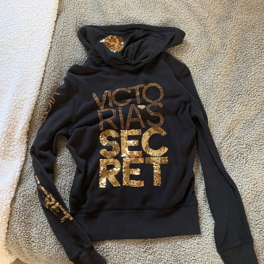 Super blingy sweatshirt from victoria secret. Real cute EUC sm